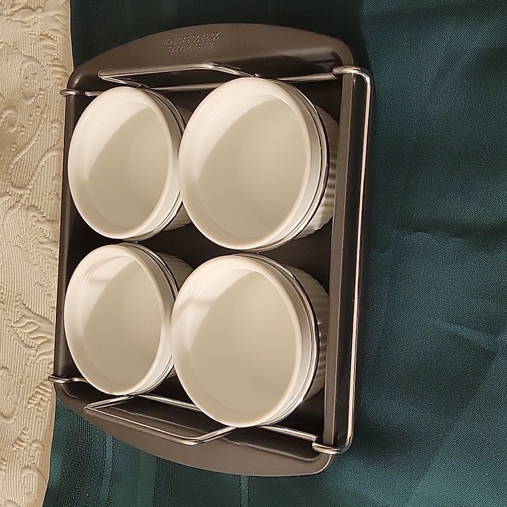 (4) Chicago Metallic Bakeware Set